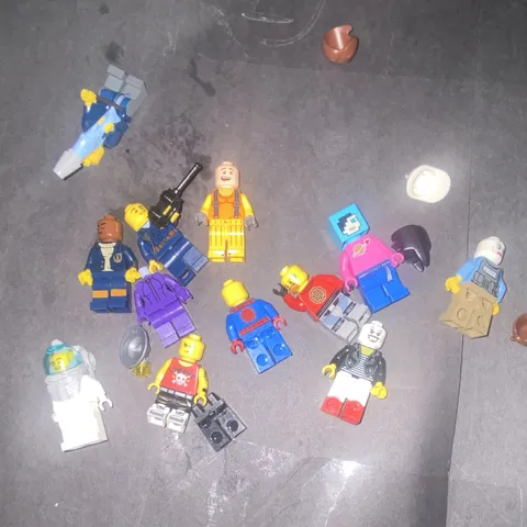 LEGO Minifigure Lot - Assorted Mixed Figures, Parts & Accessories (Plastic)