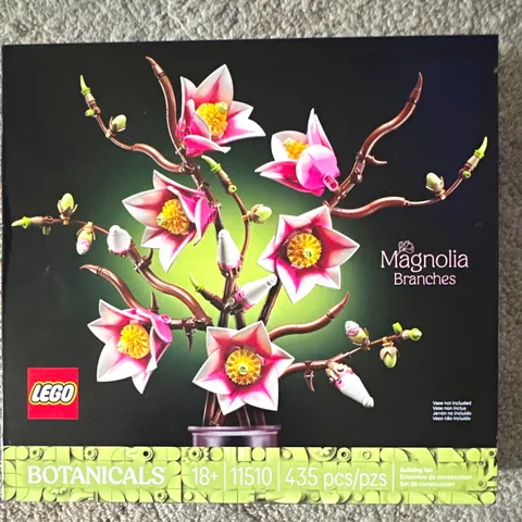LEGO Botanicals Magnolia Branches 11510 435pcs 18+ Vase not included