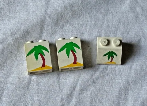 LEGO Paradisa White Slope and 2 Printed Panels - Palm Tree on Sand, Vintage