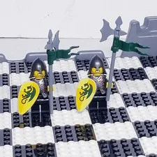 LEGO KINGDOMS  Minifigure  Lot of 2 LEGO Chess Bishop Dragon Knights