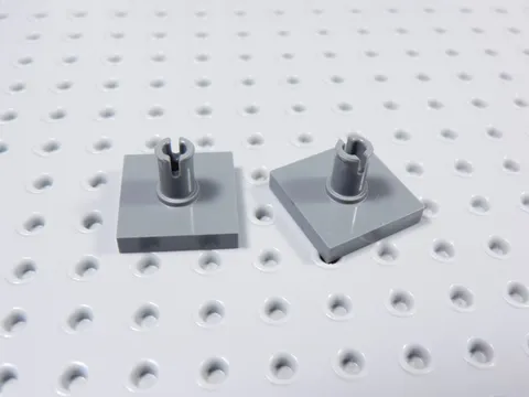 LEGO Lot of 2 Dark Bluish Gray 2x2 Plates w/ Pin in Center BP