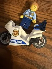 LEGO CITY FEMALE POLICE OFFICER AND MOTOR CYCLE MINIFIGURE WITH FREE SHIPPING