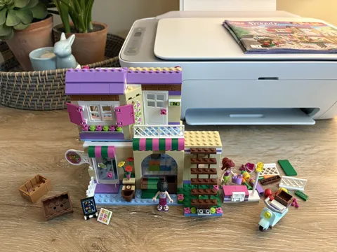 Lego Friends 41108 - Heartlake Food Market - Used 95% complete, missing pieces