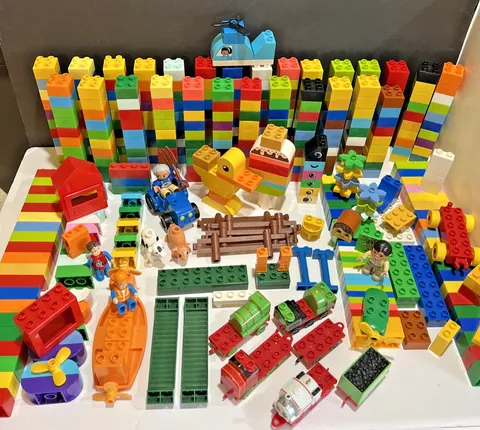 LEGO Duplo Lot 400+ Pcs Heart Box Stanley Percy GOLD BRICK Farm Thomas Figurines