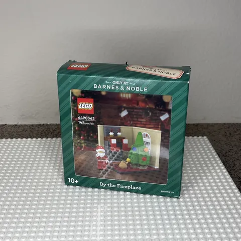Used LEGO By The Fireplace 6490363 Barnes & Noble Christmas Promo Set 