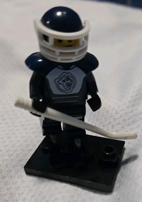 LEGO Collectible Minifigure Series 4 (8804) Hockey Player Complete
