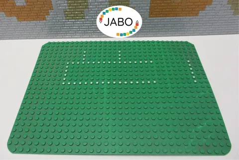 ( R3/PB 20 ) LEGO 10p01 plate 24x32 green 363 Hospital with Figures 555 Hospital