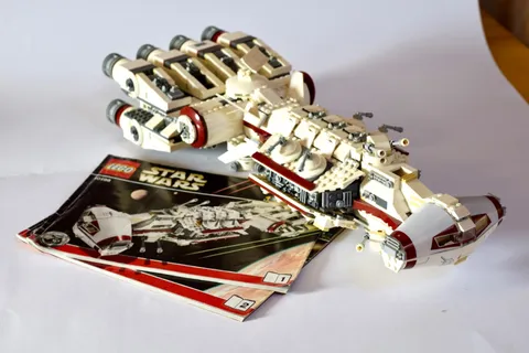 LEGO Star Wars Tantive IV - Set No. 10198 (YEAR 2009)