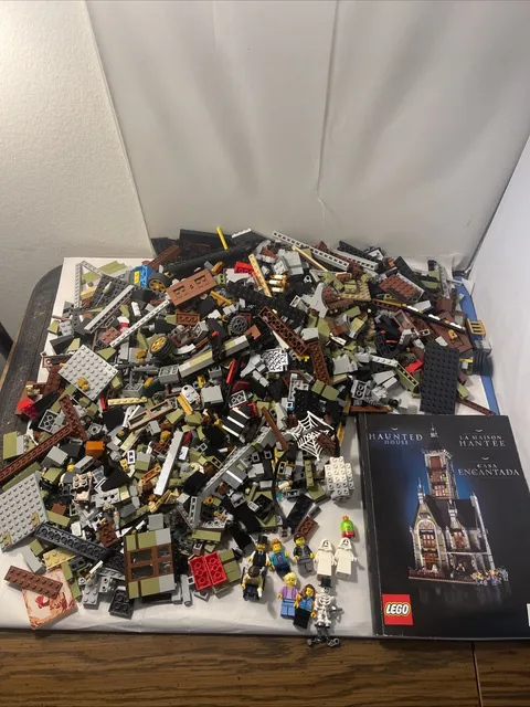 LEGO Fair Grounds Collection Haunted House w/ Mini-Figs & Manual As-Is Parts