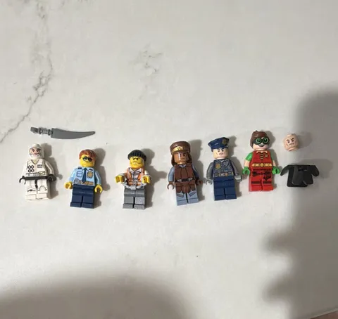 LEGO Minifigure Lot w/ Accessories - 7 Figures, Robin, Extra Head & Sword