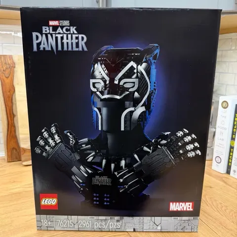 LEGO Marvel Black Panther Bust (76215) – 2,961 Pieces, Adult Collector Display