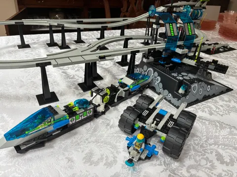 Vintage Lego 6991 Space Monorail, complete with all minifigs, instructions.