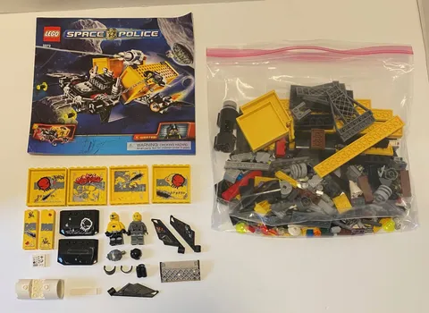 Lego 5972 Space Police III Space Truck Getaway Complete Pieces missing 4 Sticker