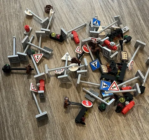 LEGO Printed Road Sign & Traffic Light Accessories Lot Multicolor