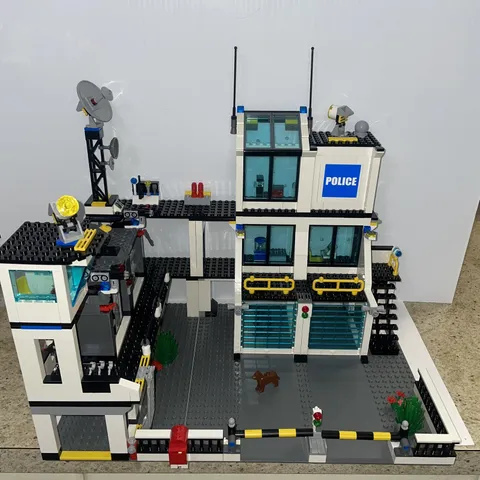 Lego City 7744 Police Headquarters 