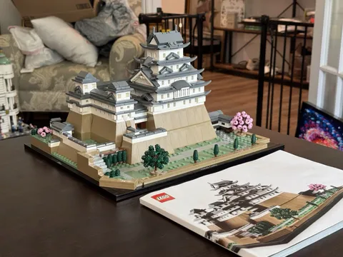 LEGO Architecture: Himeji Castle (Set 21060) Complete W/ Instructions Excellent