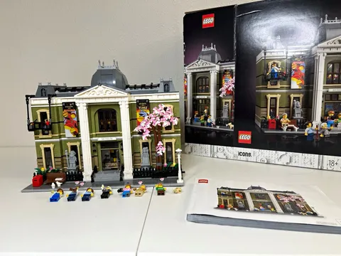 LEGO Icons 10326 Natural History Museum Modular Buildings 4014 pcs w/ Box