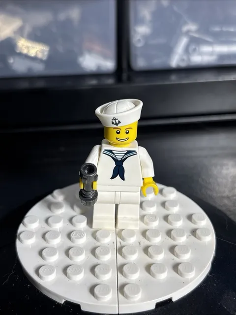 LEGO Sailor minifigure CMF Series 4 8804