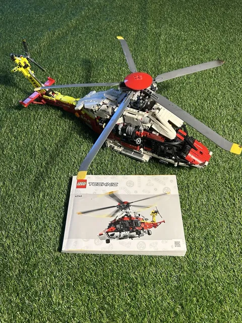 LEGO Technic 42145 Airbus H175 Rescue Helicopter 2001pc Brick Separator