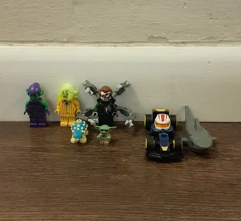 LEGO Minifigures Green Goblin & Baby Yoda Minifigure Lot w/ Accessories
