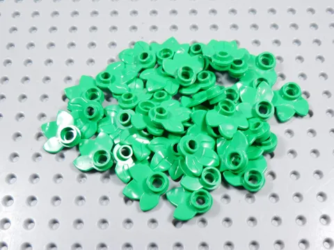 LEGO Lot of 40 Bright Green Plant Plates w/ 3 Leaves Minifig BM