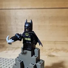 LEGO Plastic Batman Minifigure Figure w/ Black Cape & Grappling Hook Accessory