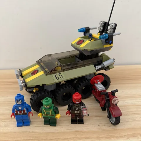 LEGO 76017 Marvel Super Heroes Avengers Captain America vs Hydra 100% Complete