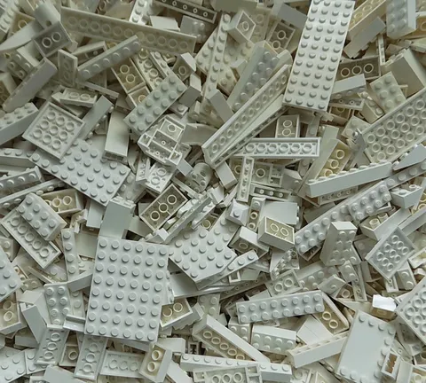 Lego 100 Pieces of WHITE Bricks Plates Specialty Nice Mix of Sizes