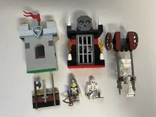 LEGO Knights' Kingdom Castle Wall & Dungeon Gate w/ Skeleton Horse Cart