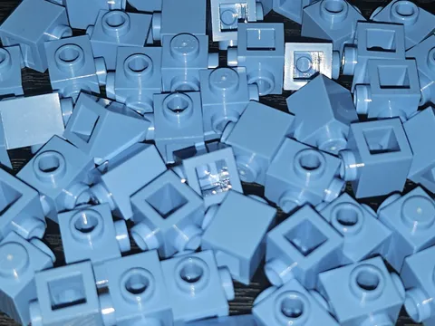 LEGO 💥NEW💥(25 Count) Med Blue Brick, Modified 1 x 1 with Studs on 2 Sides