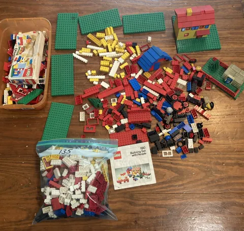 Vintage 1970s Lego Univeral Building sets Lot 190 135 1911 6lbs of Legos