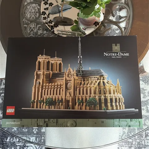 LEGO Architecture Notre-Dame de Paris 21061, Sealed