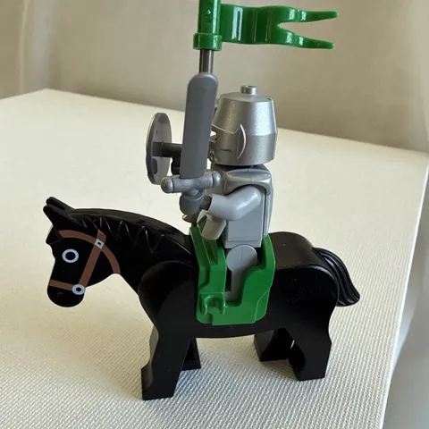 Lego Vintage Silver Knight Rider  with Horse Saddle Sword Shield Flag