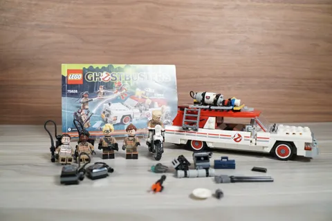 Lego #75828 Ghostbuster 99% complete (missing mayhem minifig)