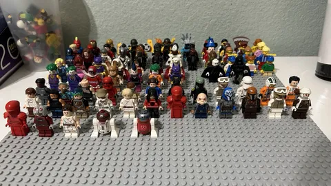 LEGO Marvel, Star Wars, City, Batman, DC, Superheros, One Random minifg (Read)