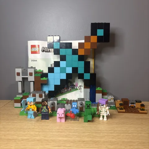 LEGO Minecraft: The Sword Outpost (21244) Used 100% Complete