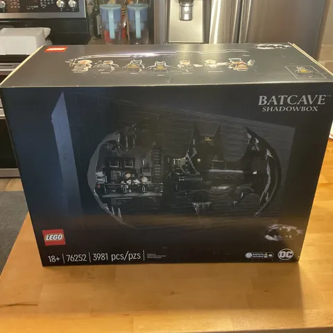 LEGO 76252 Batcave – Shadow Box DC Classic Batman  Sealed Set / RETIRED ITEM