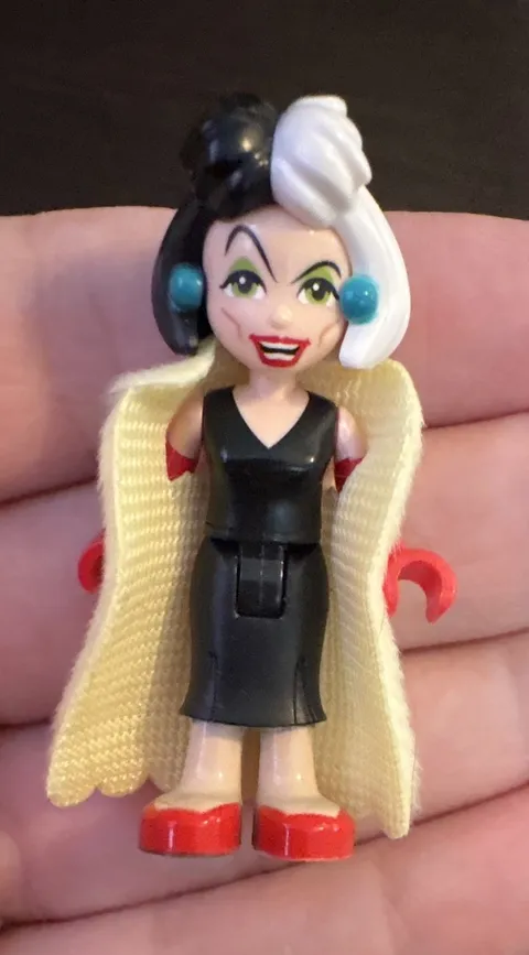 LEGO 2016 Cruella de Vil Disney Minifigures Limited w/ Cape with Dalmatian