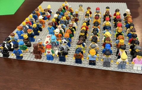 Lego Minifigure Lot of 100 Authentic City Town Mixed Bulk Figures + LEGOLAND