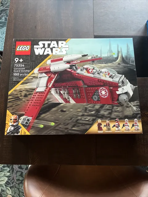 LEGO Star Wars Coruscant Guard Gunship 75354 Clone Wars Set 1083pc Box Damage