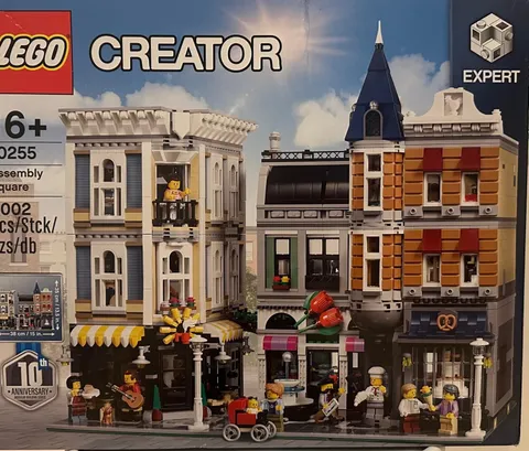 NEW LEGO Creator Expert Assembly Square 10255 – Sealed, Retired Modular Building
