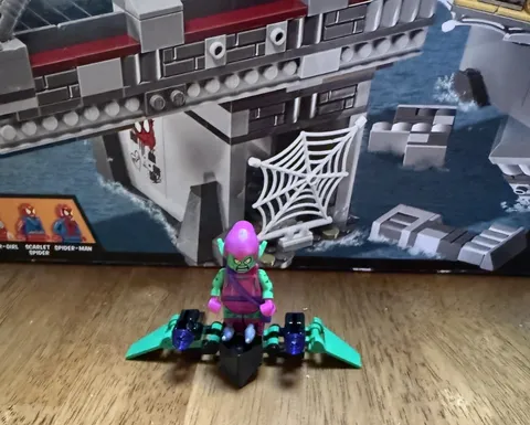 LEGO Marvel Comics Green Goblin Minifigure and Glider Spider-Man Bridge Battle