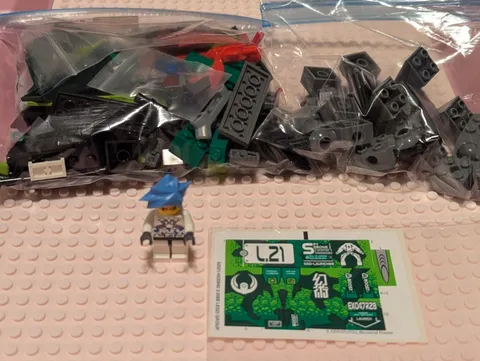 100% complete w/ unused stickers Lego Exo Force 8114 Chameleon Hunter