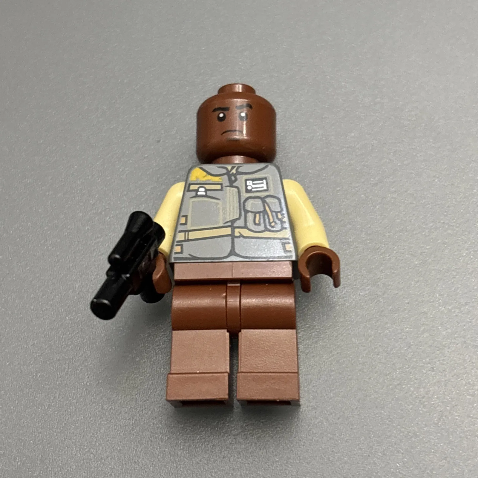 Lego Star Wars Minifigure Rebel Trooper Lieutenant Sefla Blaster 75153 Rogue One