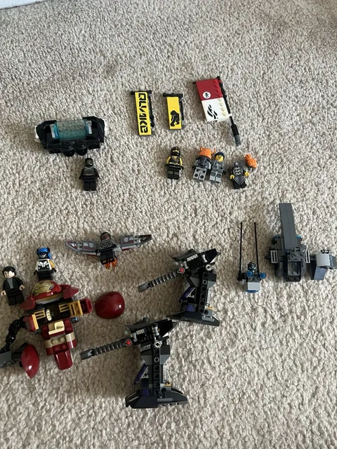 Lego Quake Mech 70632, Rhino Face-OFF 76099, Iron Man vs. Ultron 70629, 76104