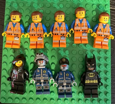 LEGO MOVIE Minifigure LOT Includes 9 Minifigures, Emmetts, Batman, Robo cops...