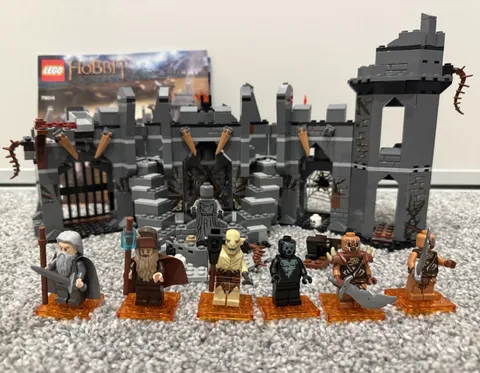LEGO The Hobbit: Dol Guldur Battle (79014) W/ Feather, Minifigs & Instructions