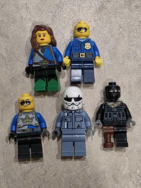 LEGO Minifigure Lot Police SWAT Snow Trooper Female Minifigs Mixed Parts Lot