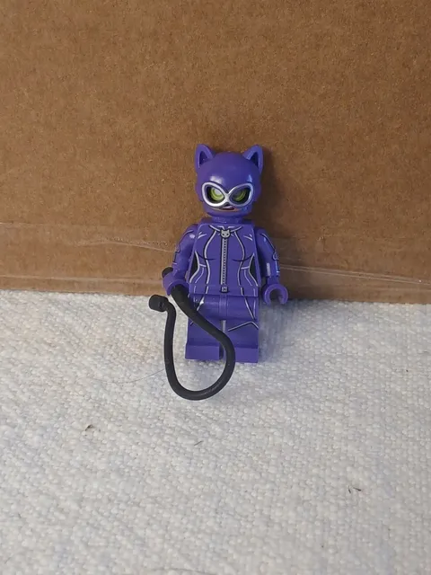 LEGO Catwoman Minifigure sh330 DC Super Heroes Batman 70902 70923 Rare