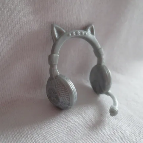 NEW! 2022 Barbie Sister Chelsea I Can Be Rockstar Doll Silver Headphones